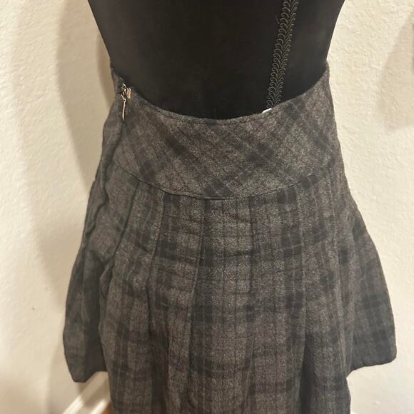 Vintage 70s Black and grey plaid pleated mini skirt - Picture 4 of 7